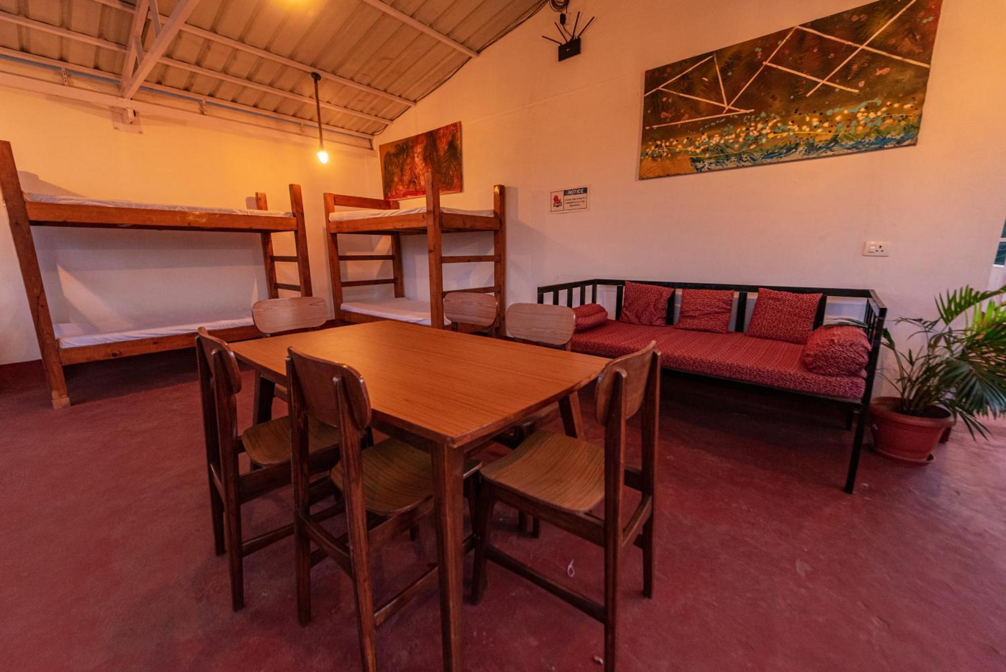 Hotel La Paulo'S Near Beach Resort Morjim Extérieur photo