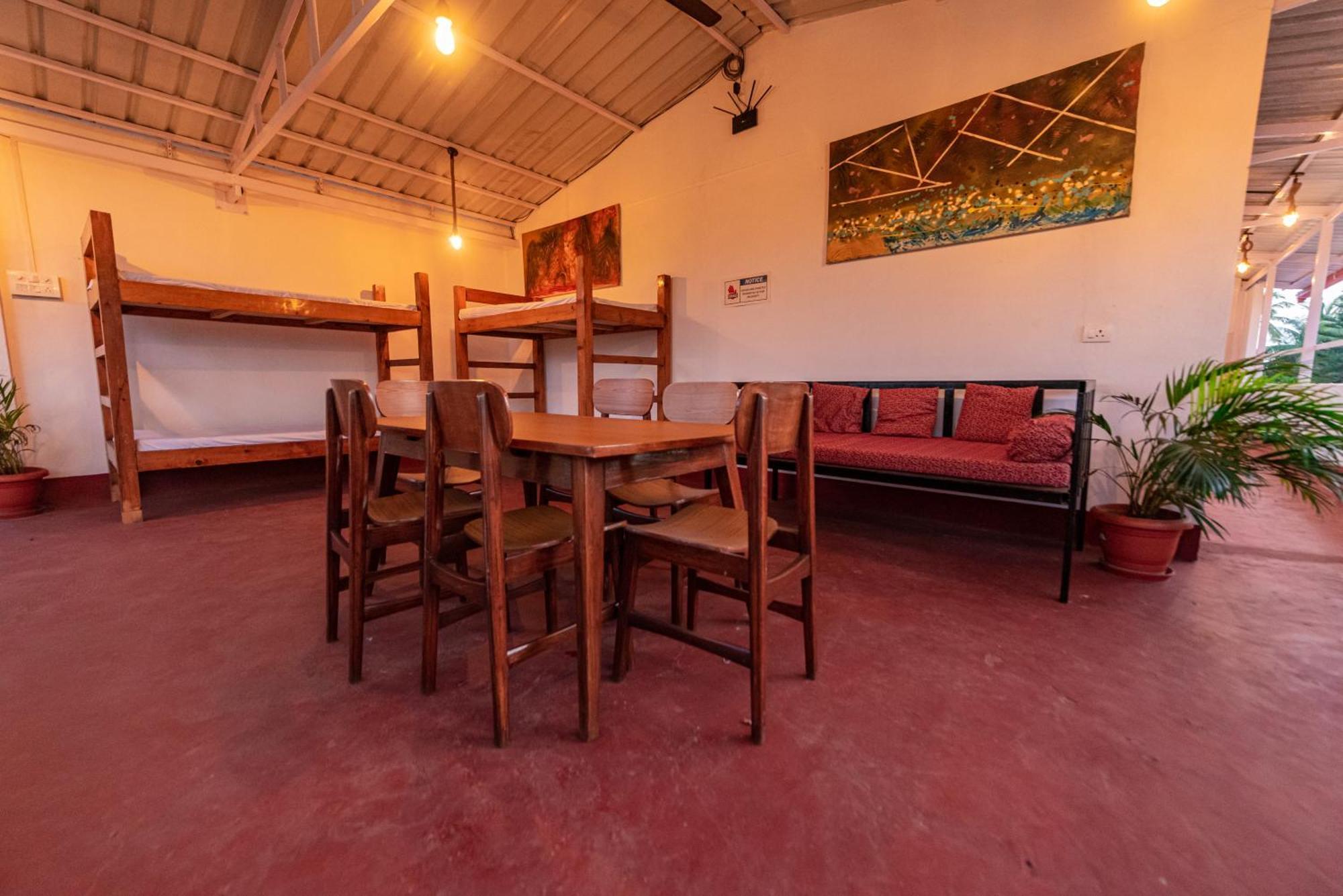 Hotel La Paulo'S Near Beach Resort Morjim Extérieur photo