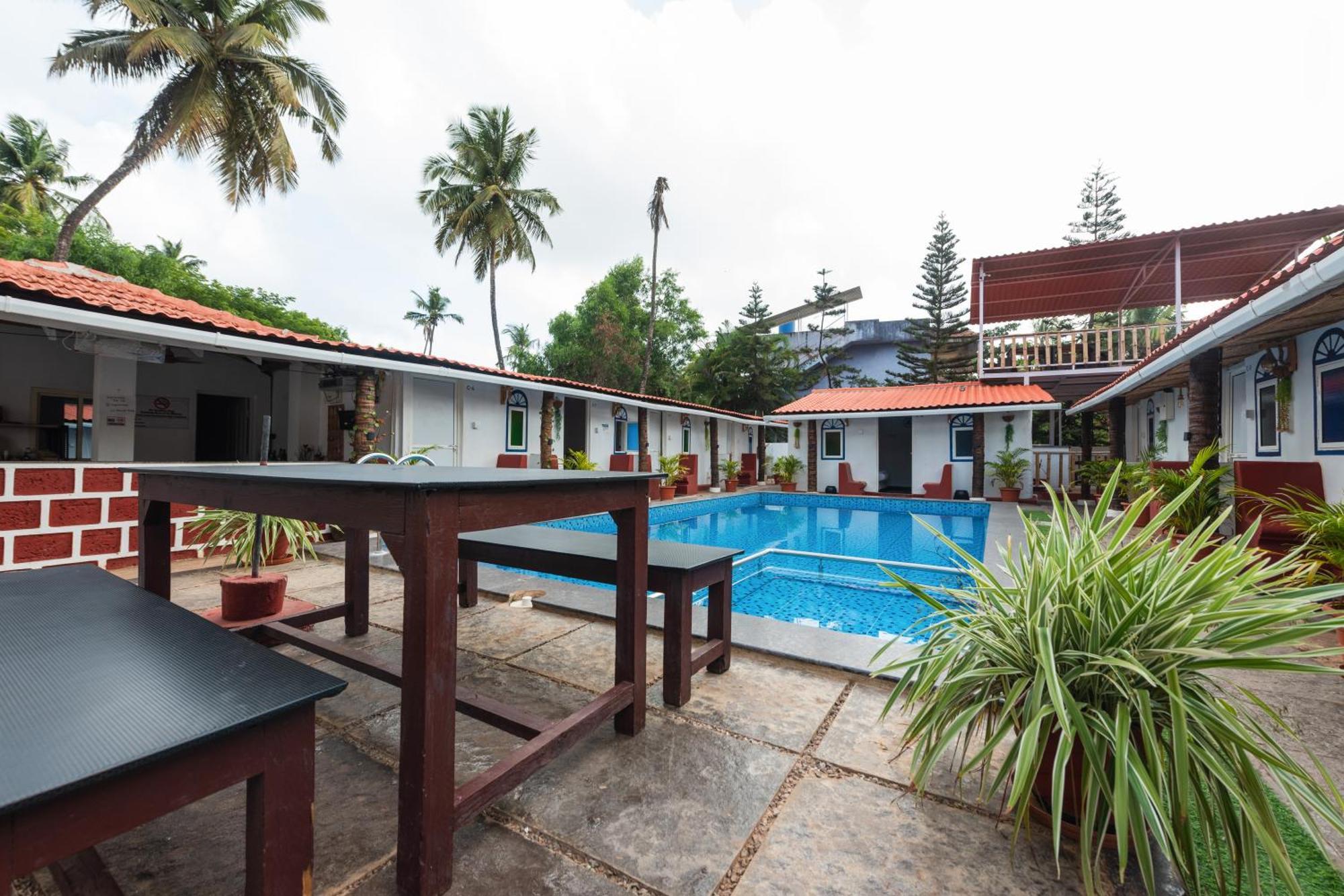 Hotel La Paulo'S Near Beach Resort Morjim Extérieur photo