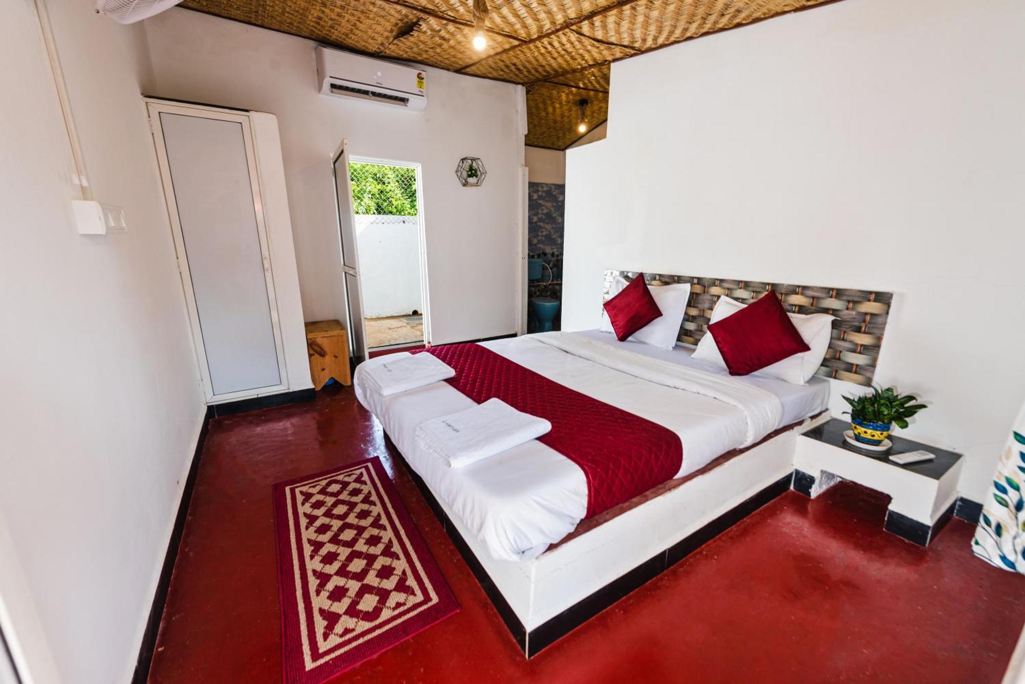 Hotel La Paulo'S Near Beach Resort Morjim Extérieur photo