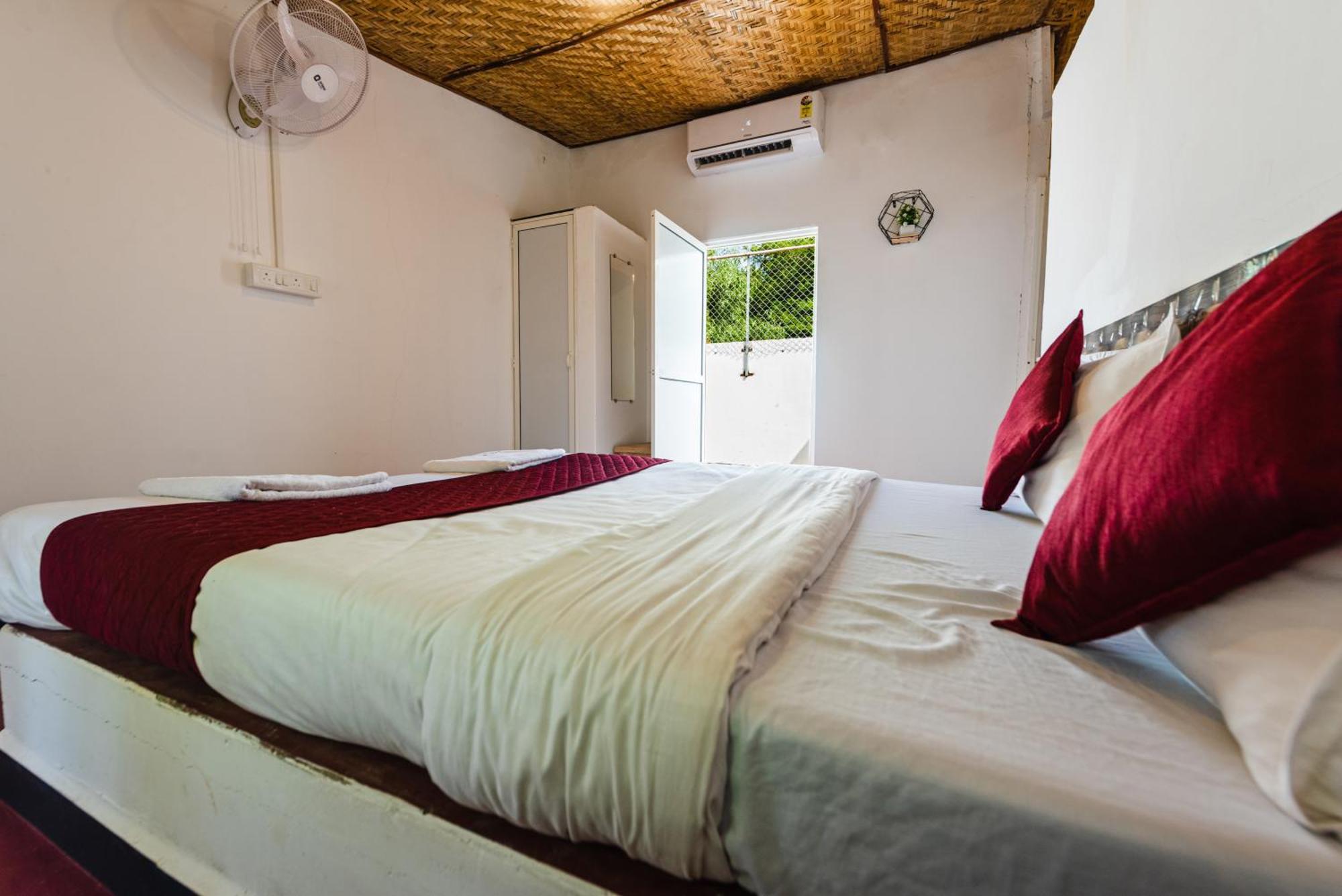Hotel La Paulo'S Near Beach Resort Morjim Extérieur photo