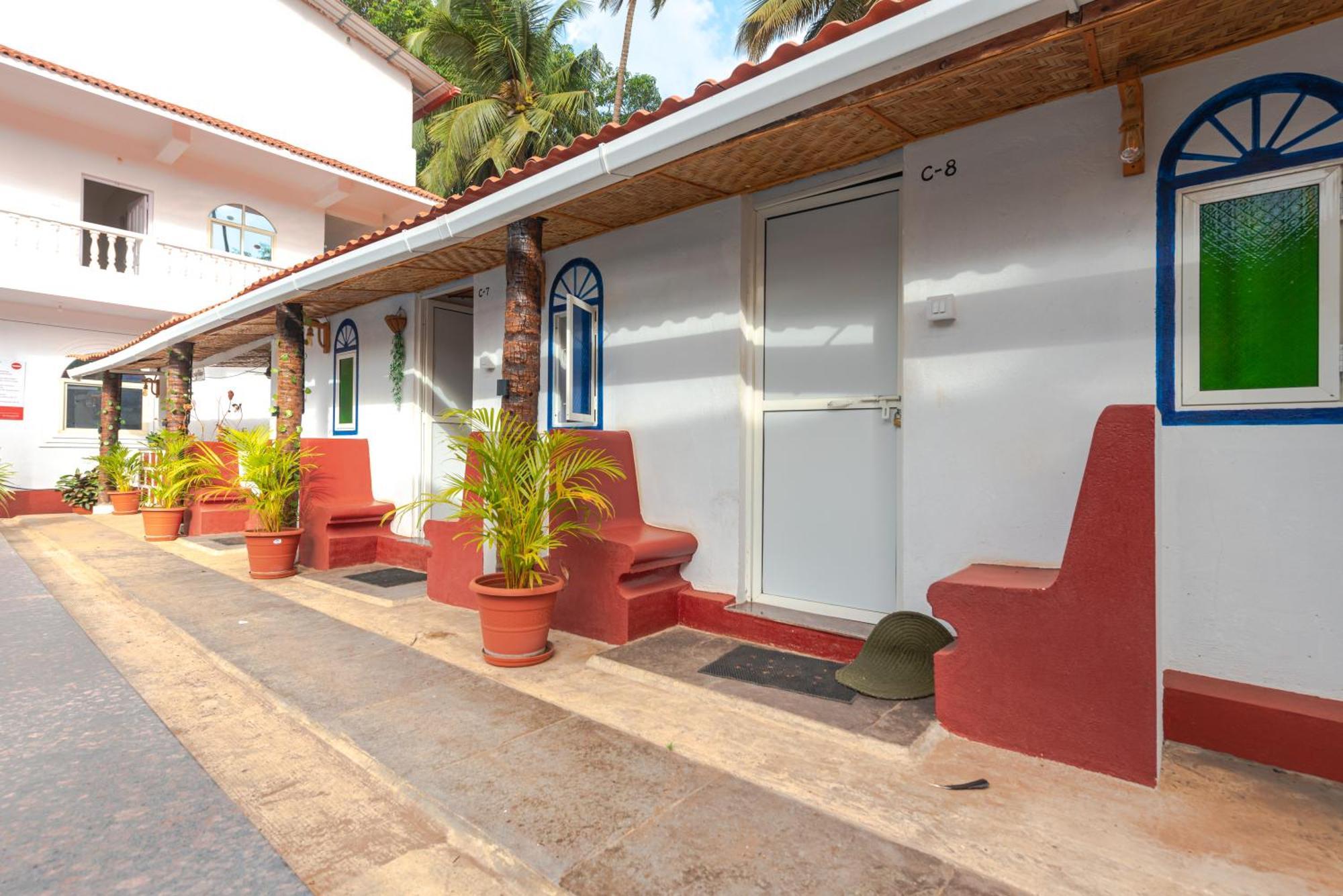 Hotel La Paulo'S Near Beach Resort Morjim Extérieur photo